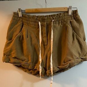 Wilfred Aritzia Stylish Brown/tan  Women's Cargo Shorts